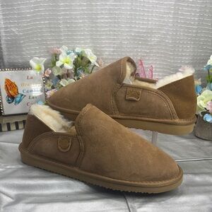 (K1)Fireside by Dearfoams Hobart men'sclosed slippers in genuine sheepskin.